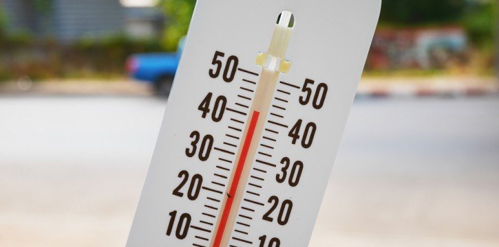 thermometer reading warm temperatures